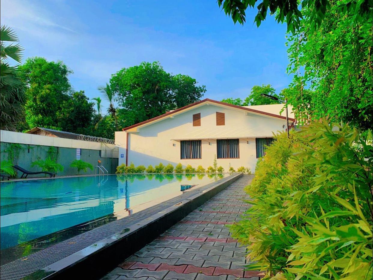 Ud Garden Hotel Kataragama Exterior photo